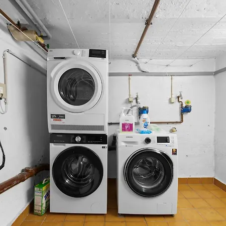 Frankfurt, Ps4, Balkon, 6p