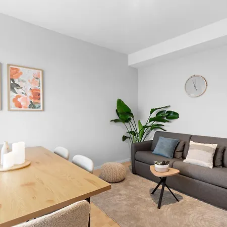 Frankfurt, Ps4, Balkon, 6p *